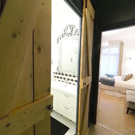 Le Palais Des Parcs - Chic - Centre - Face Au Parc Apartment Vichy